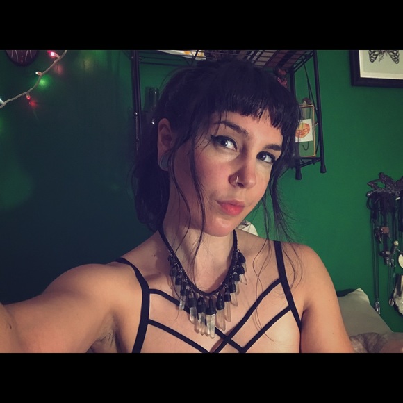 Meet your Posher, Buggz - Picture 1 of 2